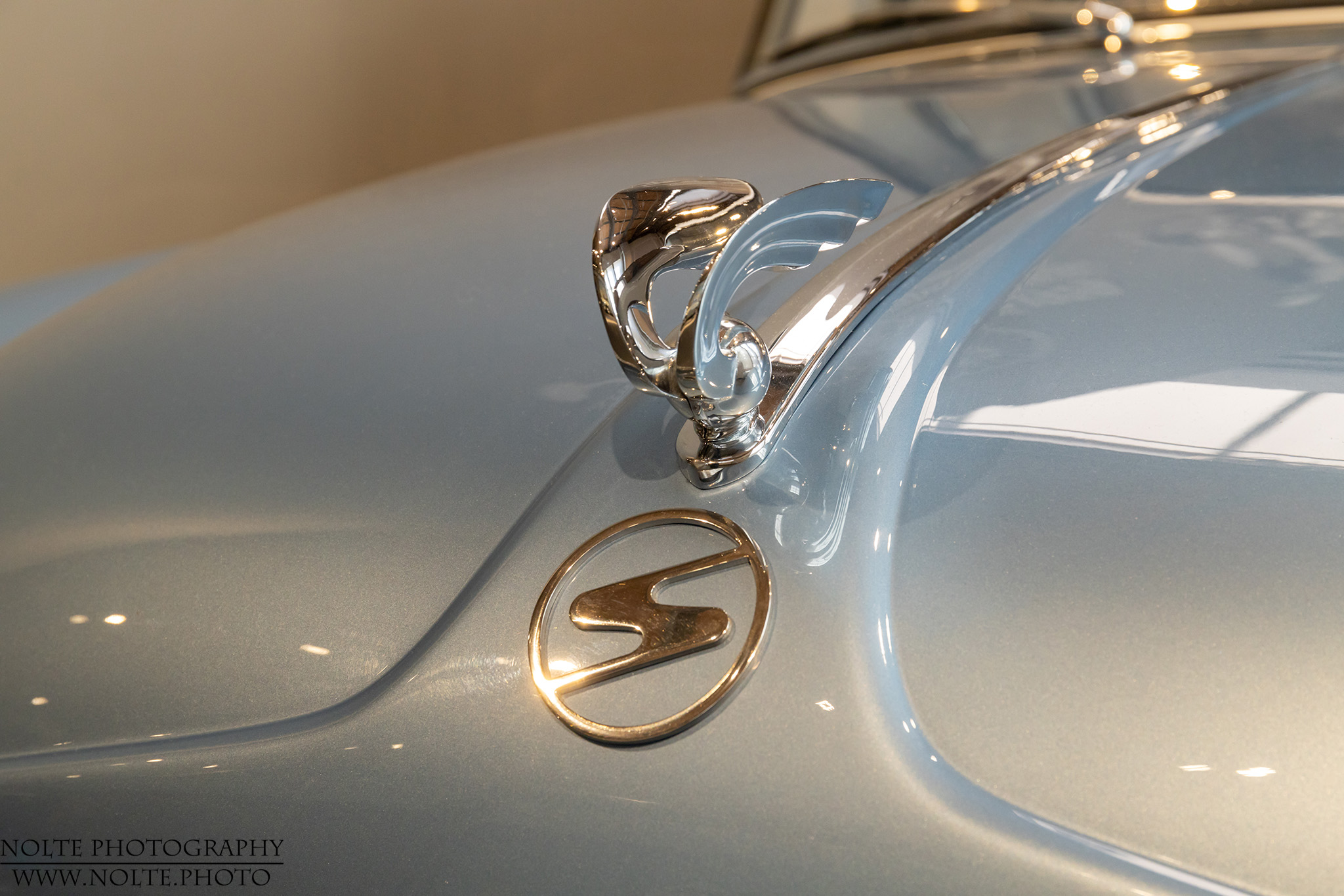 Motorhaubendeko eines Sachsenring P240